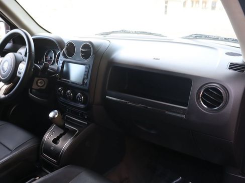 Used 2015 Jeep Patriot Limited w/ Sun/Sound Group FWD image 17