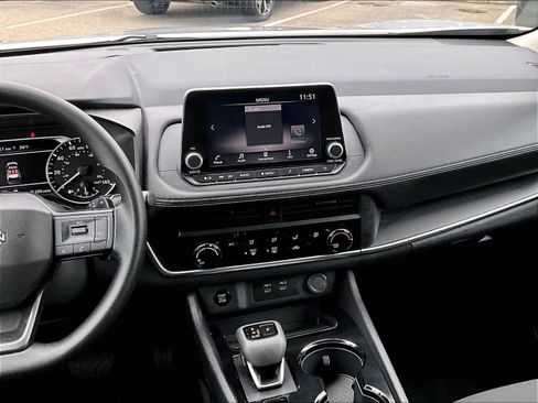 Used 2025 Nissan Rogue S image 18