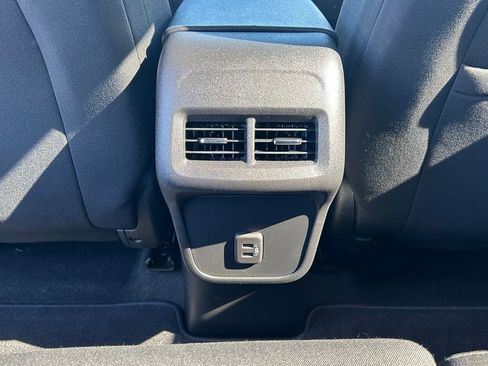Used 2023 Chevrolet Equinox LT image 20