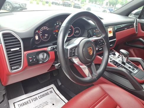 Used 2023 Porsche Cayenne AWD/4WD image 16