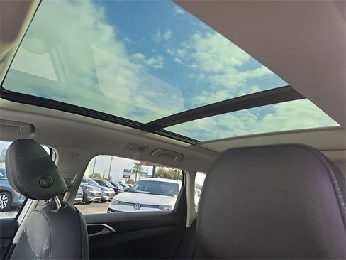 New 2026 Volkswagen Taos SE image 23