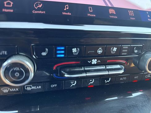 Used 2025 Jeep Grand Cherokee L Summit image 25