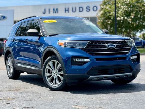 Certified 2023 Ford Explorer XLT w/ Equipment Group 202A RWD image 2