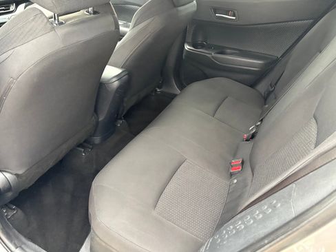 Used 2019 Toyota C-HR XLE image 30