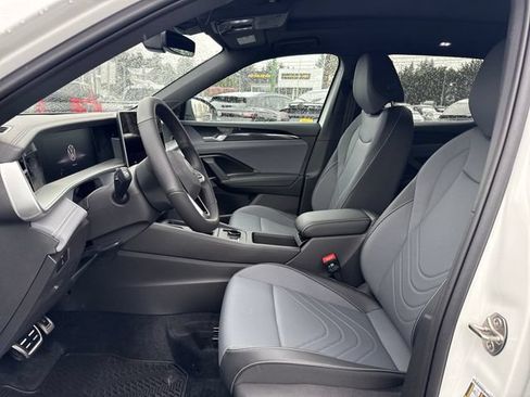 New 2026 Volkswagen Tiguan SE R-Line AWD/4WD image 16