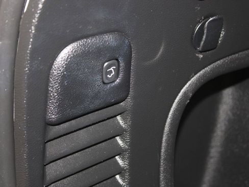 Used 2022 Jeep Grand Cherokee Laredo X image 29