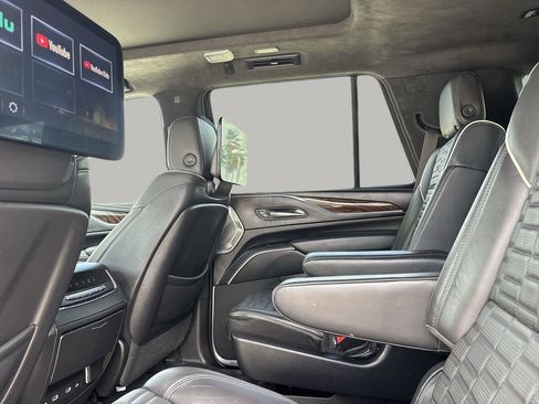 Used 2022 Cadillac Escalade Sport Platinum image 17
