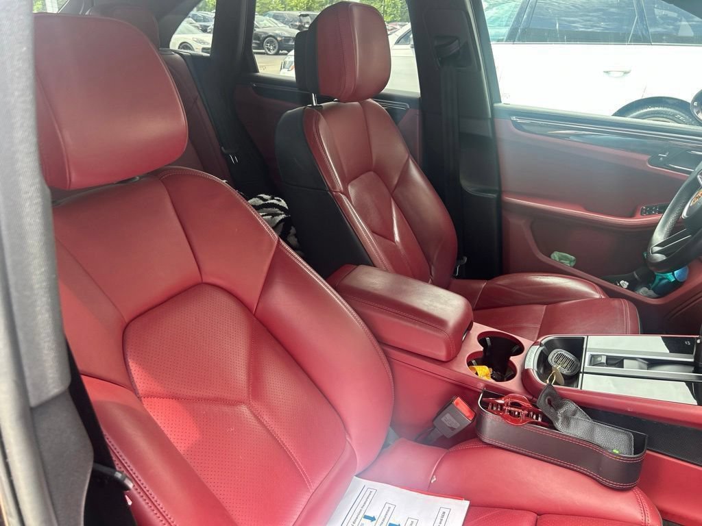 Used 2023 Porsche Macan Turbo AWD/4WD image 9