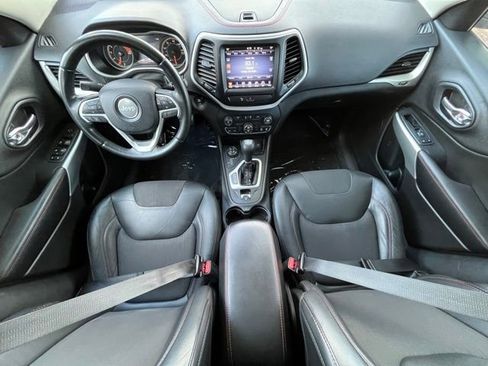 Used 2018 Jeep Cherokee Trailhawk image 23