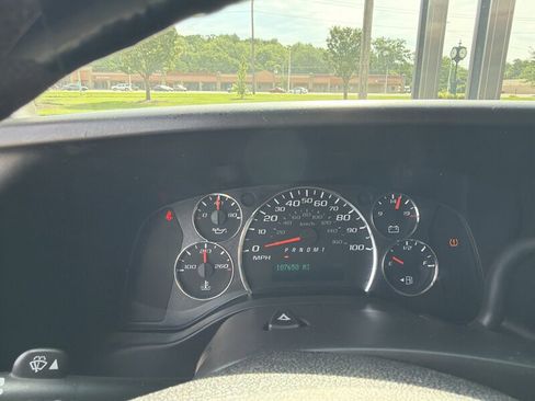 Used 2017 Chevrolet Express 2500 RWD image 12
