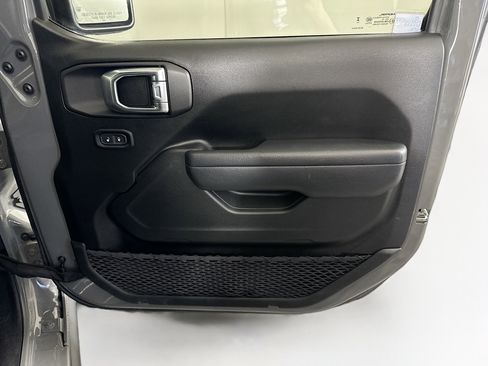 Used 2023 Jeep Gladiator Sport AWD/4WD image 32