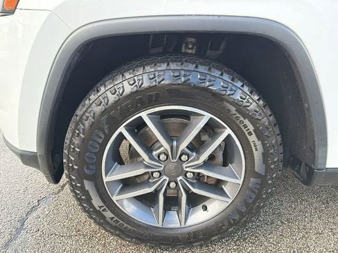 Used 2019 Jeep Grand Cherokee Limited image 21
