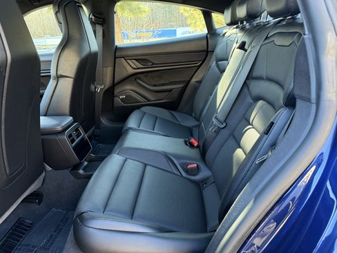 Used 2022 Porsche Taycan image 38