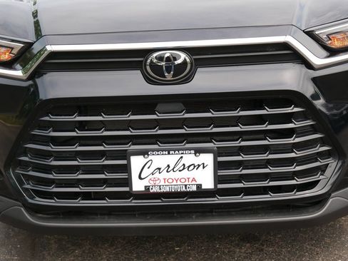 Used 2025 Toyota Grand Highlander AWD image 11