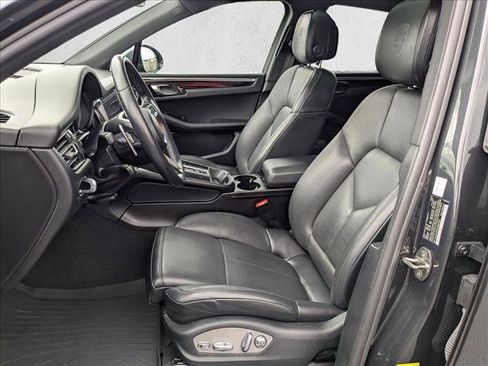 Used 2022 Porsche Macan image 17