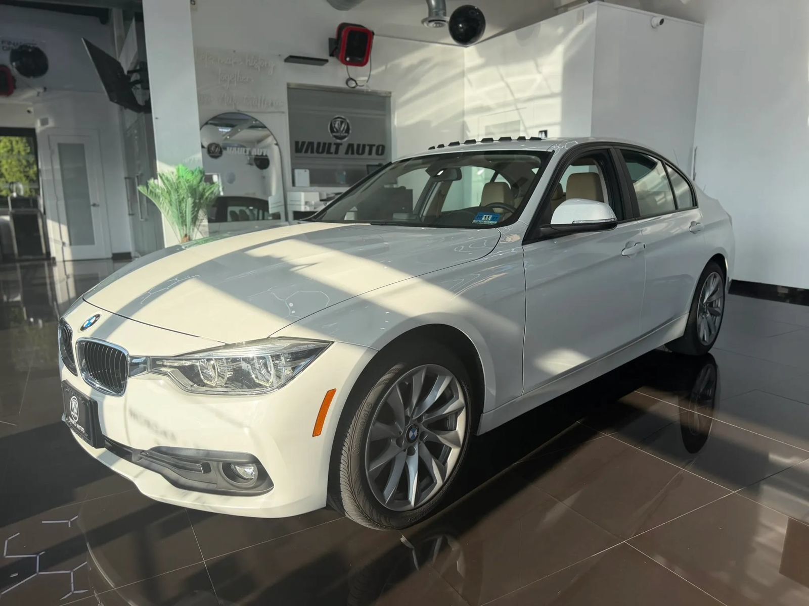 Used 2018 BMW 320i xDrive Sedan w/ Convenience Package AWD/4WD image 2