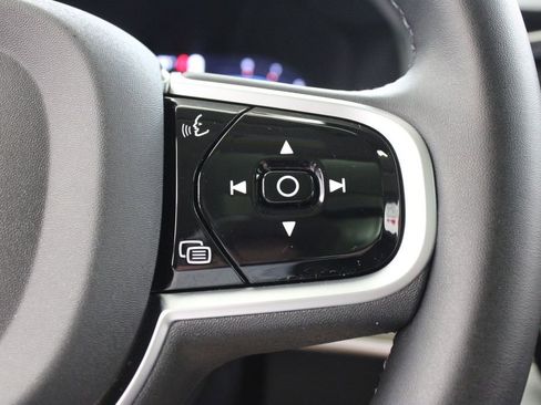 Certified 2025 Volvo XC90 B6 Plus image 28