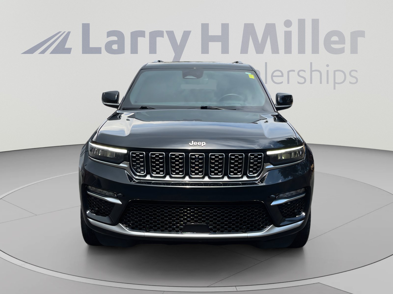 Used 2023 Jeep Grand Cherokee Summit w/ Adv Protech Group IV AWD/4WD image 8