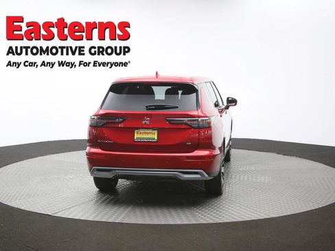 Used 2025 Mitsubishi Outlander AWD image 39
