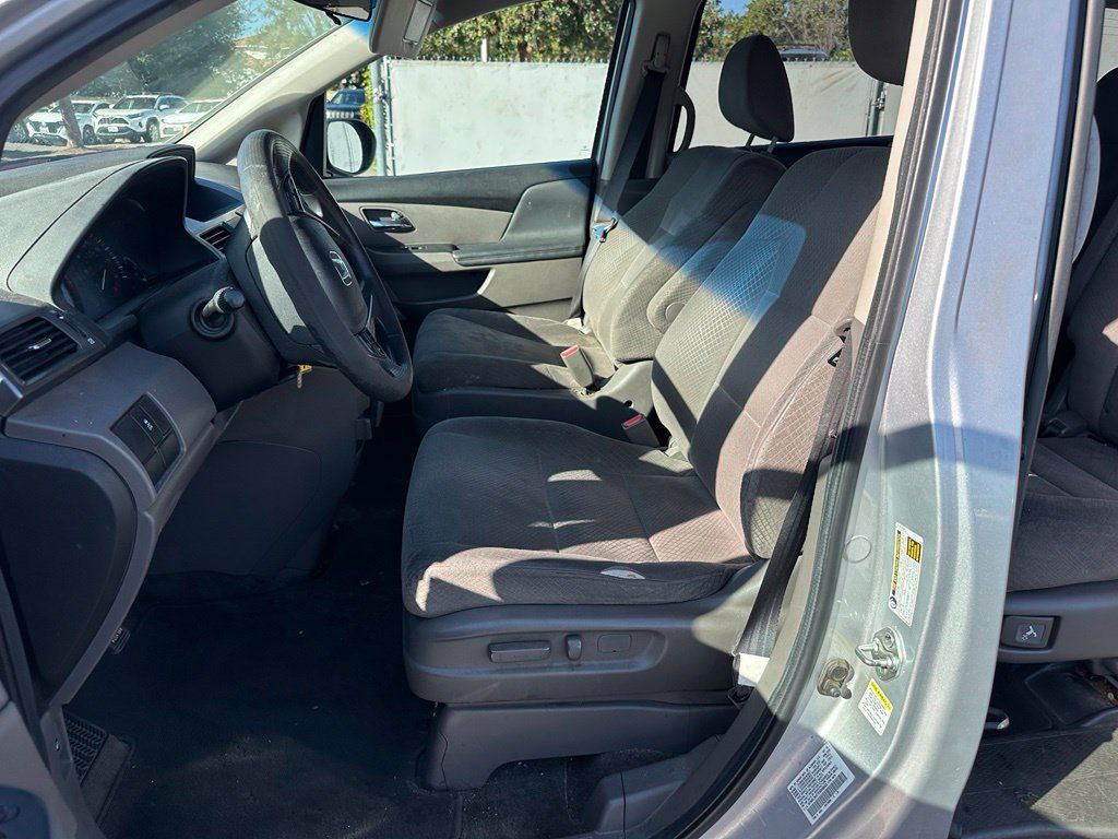 Used 2014 Honda Odyssey LX image 8
