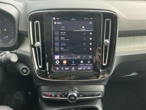 Used 2025 Volvo XC40 B5 Plus AWD/4WD image 22