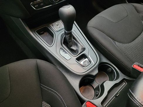 Used 2019 Jeep Cherokee Latitude w/ Popular Appearance Group image 26