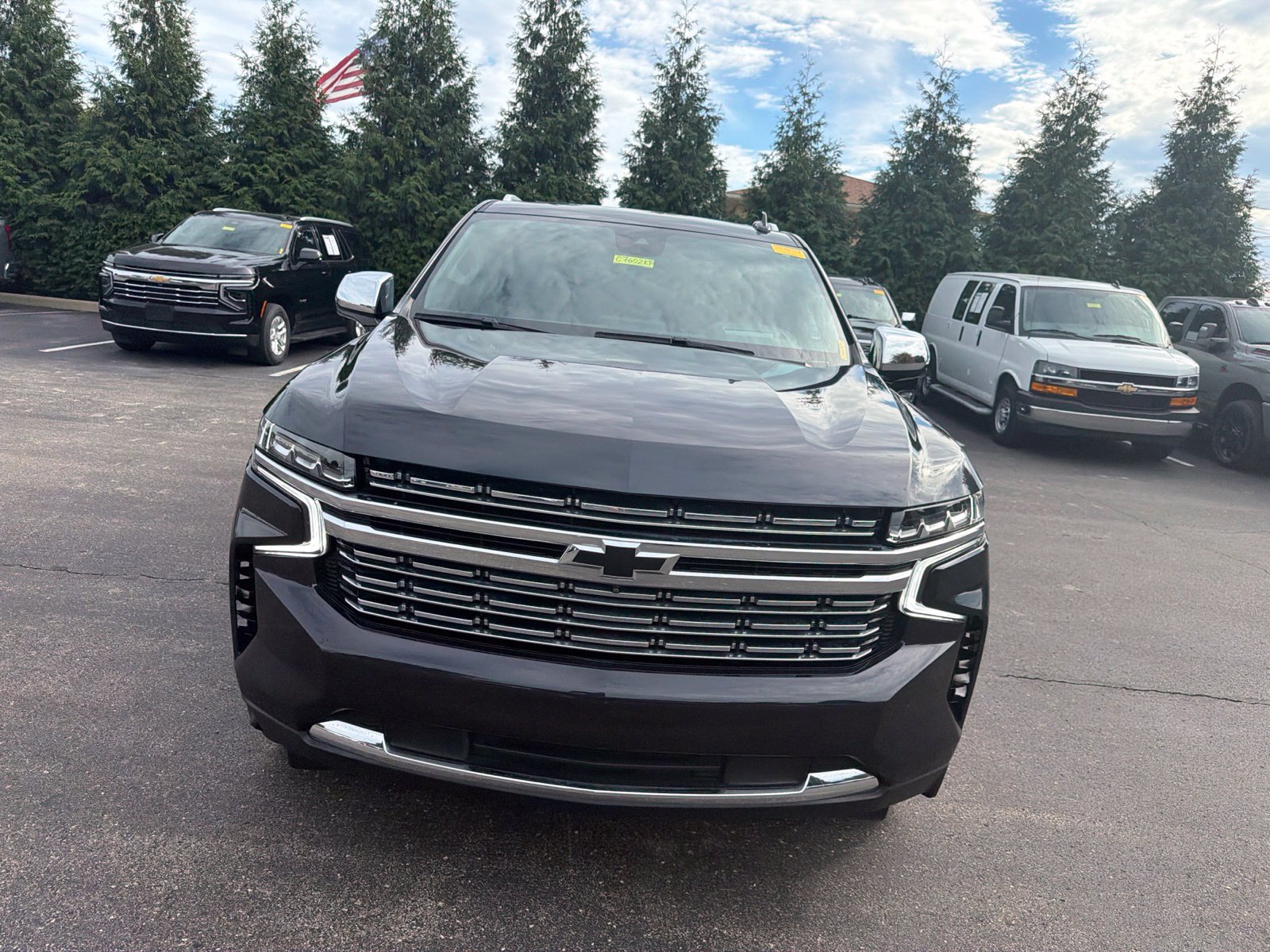 Used 2023 Chevrolet Suburban Premier w/ Premium Package AWD/4WD image 8