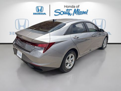Used 2021 Hyundai Elantra SE FWD image 7