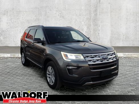 Used 2018 Ford Explorer XLT image 1