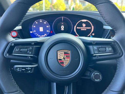 Certified 2025 Porsche Macan Electric RWD image 28