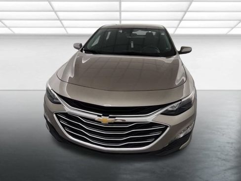 Used 2024 Chevrolet Malibu LT FWD image 2