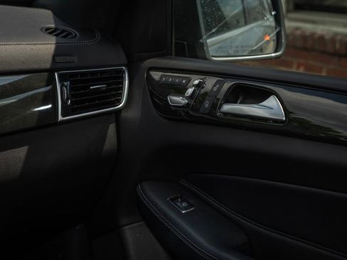 Used 2018 Mercedes-Benz GLS 450 4MATIC image 26