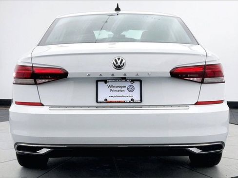 Used 2021 Volkswagen Passat 2.0T SE image 4