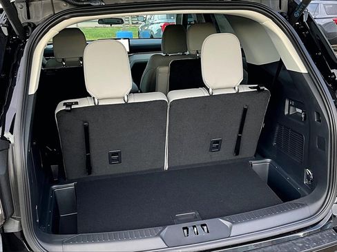 New 2025 Ford Explorer Active w/ Active Comfort Package image 24