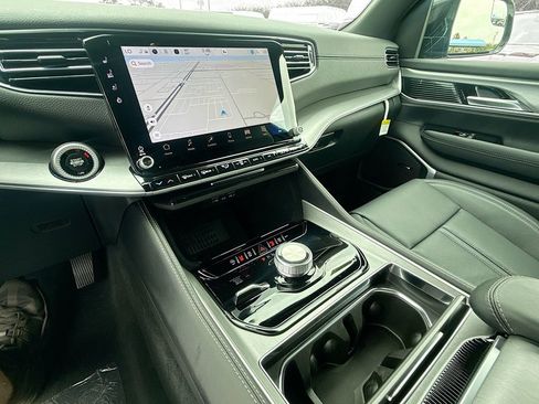 New 2026 Jeep Grand Wagoneer Limited AWD/4WD image 17