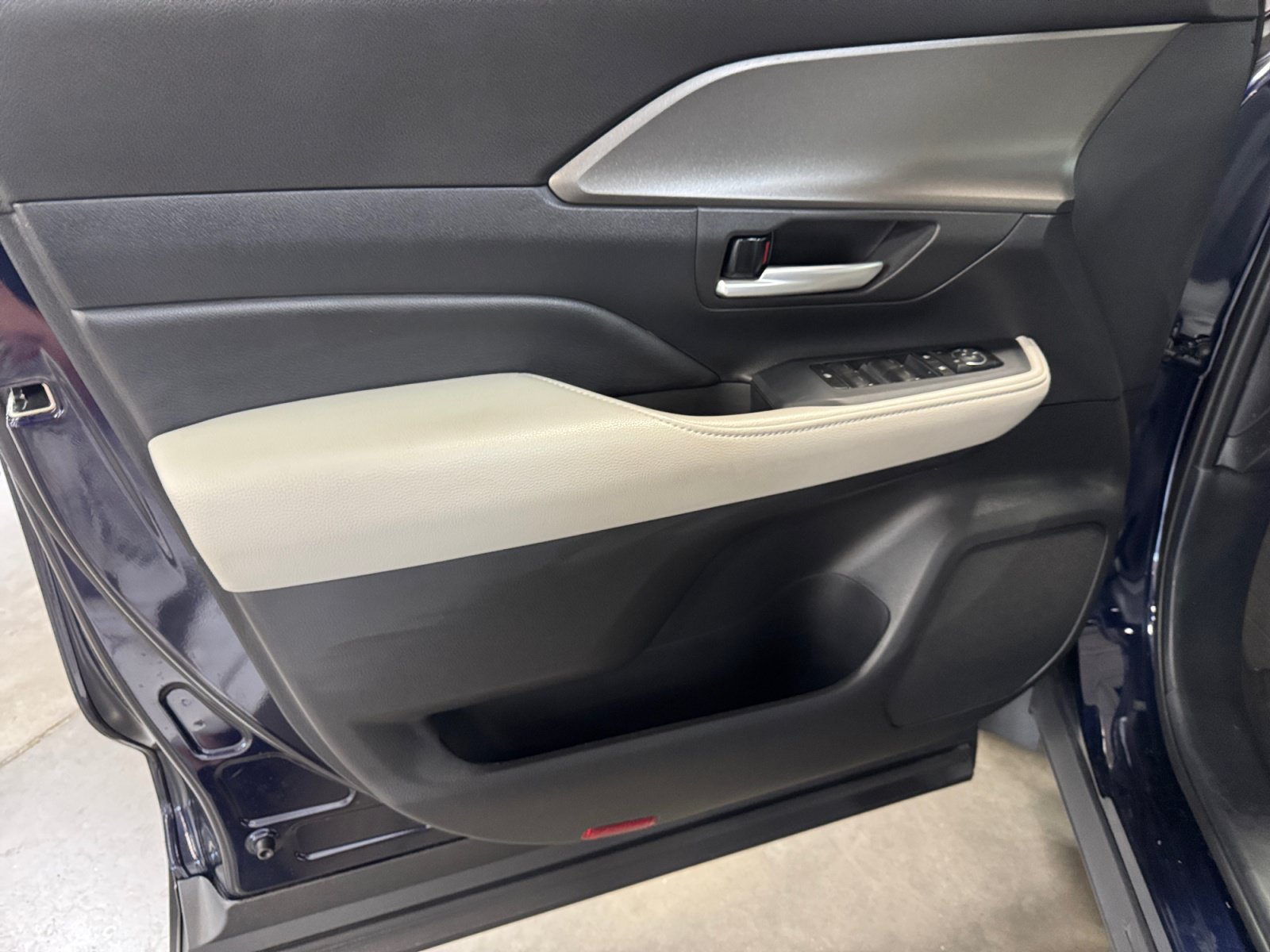 Certified 2025 Toyota Grand Highlander FWD image 13