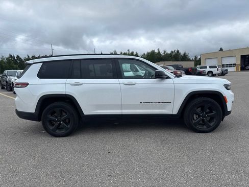 Used 2023 Jeep Grand Cherokee L Limited w/ Black Appearance Package AWD/4WD image 10
