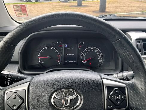 Used 2020 Toyota 4Runner SR5 AWD/4WD image 18
