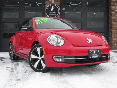 Used 2013 Volkswagen Beetle 2.0T image 1
