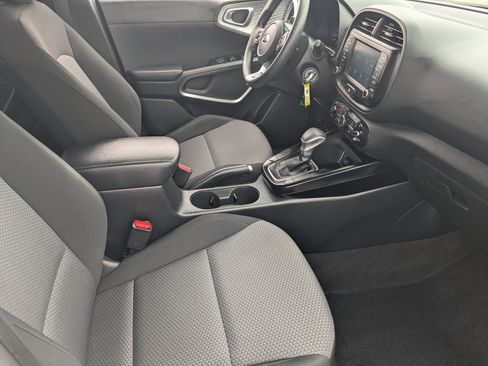 Used 2020 Kia Soul LX FWD image 12