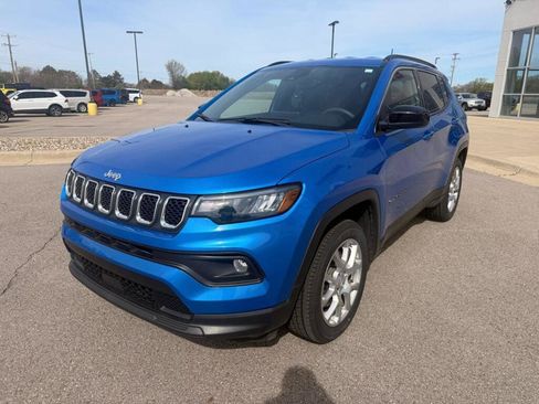 Used 2023 Jeep Compass Latitude AWD/4WD image 7