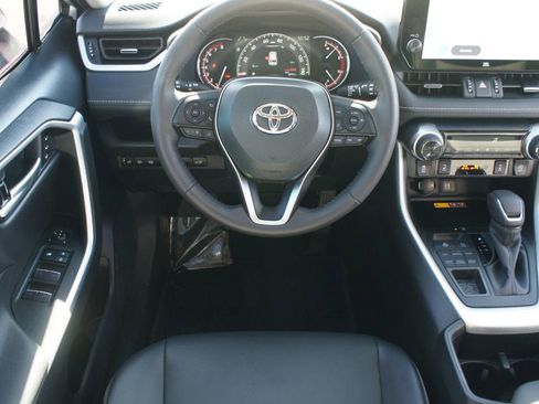 Used 2025 Toyota RAV4 XLE Premium image 5