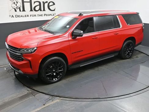 Used 2022 Chevrolet Suburban LT w/ LT Signature Plus Package image 46