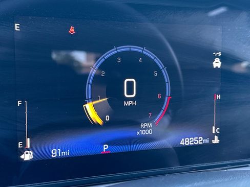 Used 2025 Chevrolet Trax LT FWD image 23