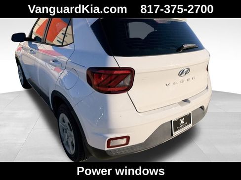 Used 2020 Hyundai Venue SE image 2
