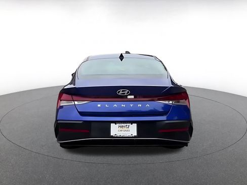 Used 2025 Hyundai Elantra SEL image 11