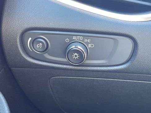 Used 2021 Chevrolet Malibu LT image 28