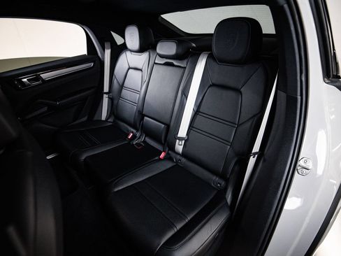 Certified 2023 Porsche Cayenne Platinum Edition AWD/4WD image 24