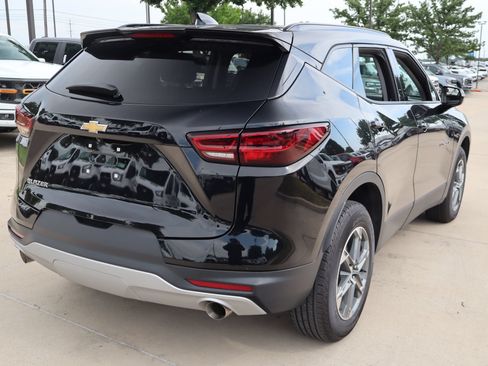 Used 2023 Chevrolet Blazer LT FWD image 3