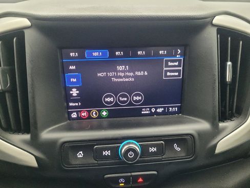 Used 2024 GMC Terrain SLE image 25